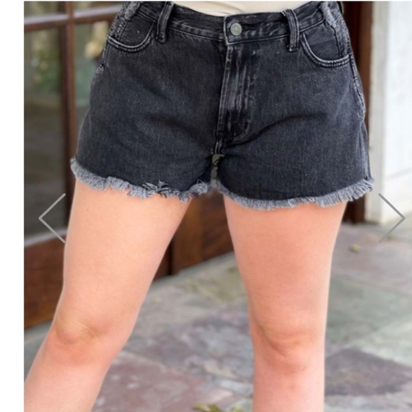 NWT Black Frayed Hem High Rise Keep Me In The Moment Kancan Denim Shorts - Picture 1 of 8